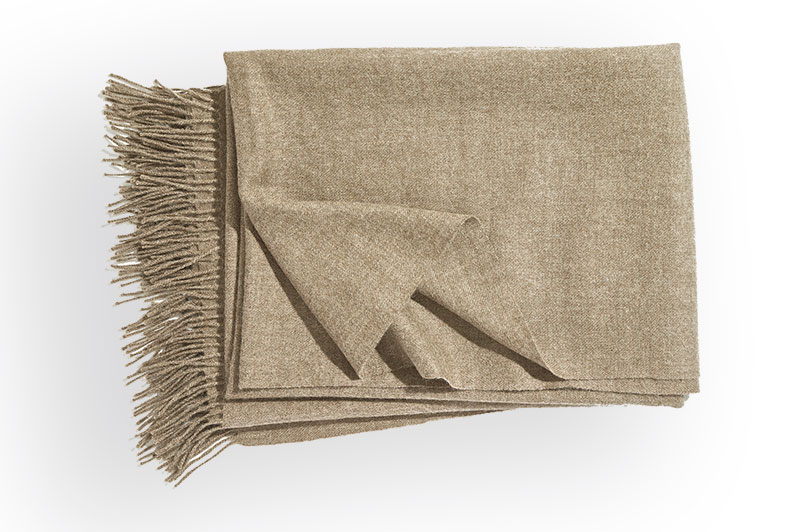 Christian Fischer Plaids aus Baby Alpaka almond