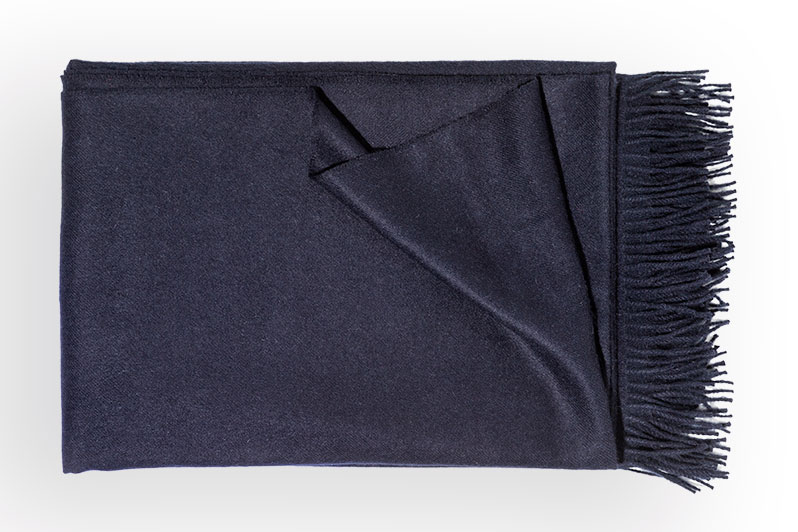 Christian Fischer Plaids aus Baby Alpaka navy