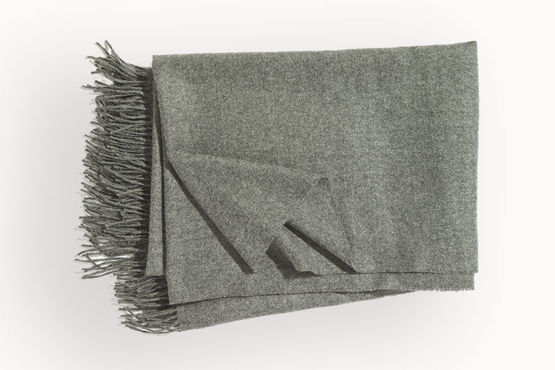 Christian Fischer Plaids aus Baby Alpaka shadow